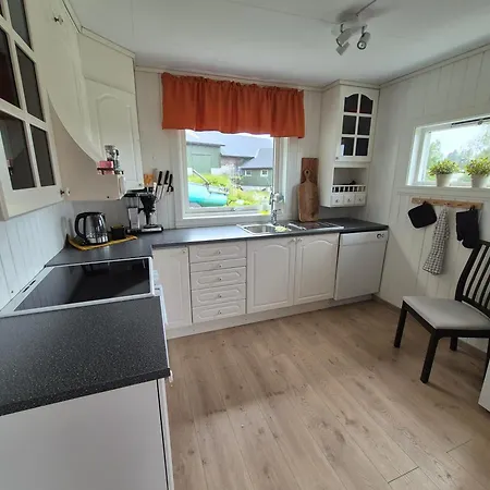 Pa Leirvag/austrheim Casa de Férias *