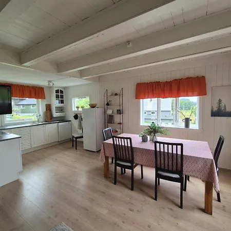 Holiday home Pa Leirvag/austrheim
