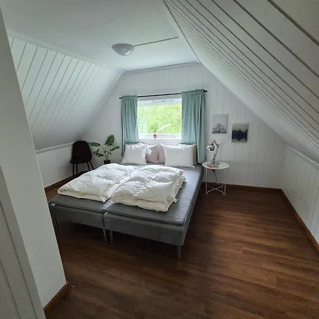 Holiday home Pa Leirvag/austrheim Leirvag